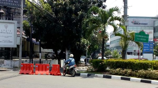 Sudah Dihadang Tetap Saja Lawan Arus