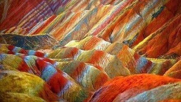 Foto: Bukit Pelangi Nan Ajaib di China