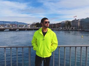 Foto: Liburannya Pangeran Johor yang Traktir Orang Satu Mall