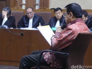 Air Mata Setya Novanto di Tengah Pleidoi Air Mata Setya Novanto di Tengah Pleidoi