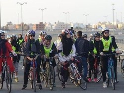 Pertama Kali! Saudi Gelar Lomba Balap Sepeda Khusus Wanita