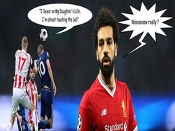 Harry Kane dihadiahi gol dari Premier League pada laga kontra Stoke City akhir pekan lalu. Situasi itu membuat Mohamed Salah terkejut. (Foto: Instagram)
