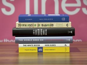 Ini 6 Buku yang Dinominasikan di Man Booker International Prize 2018 Ini 6 Buku yang Dinominasikan di Man Booker International Prize 2018