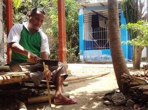 Kisah Ahmadi, Difabel yang Sukses Bisnis Layang-layang