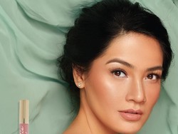 Lirik Bisnis Kecantikan, Titi Kamal Rilis Lipstik Matte Cair dengan 5 Warna