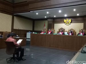 Baca Pleidoi, Setya Novanto Cerita Perjalanan Hidup Baca Pleidoi, Setya Novanto Cerita Perjalanan Hidup