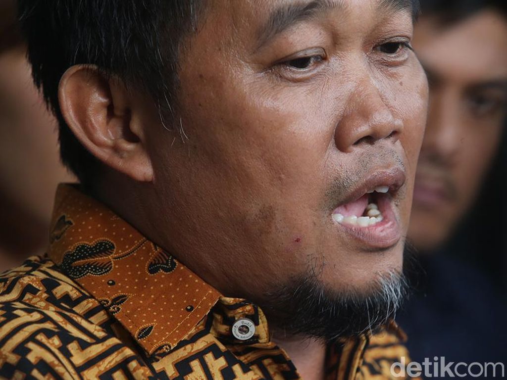 PT Banten Bangga Ambil Sumpah Advokat Tokoh Antikorupsi Boyamin Saiman