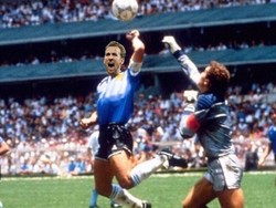 Jadi, pencetak gol Tangan Tuhan itu Diego Maradona atau Harry Kane, ya? (Foto: Instagram)