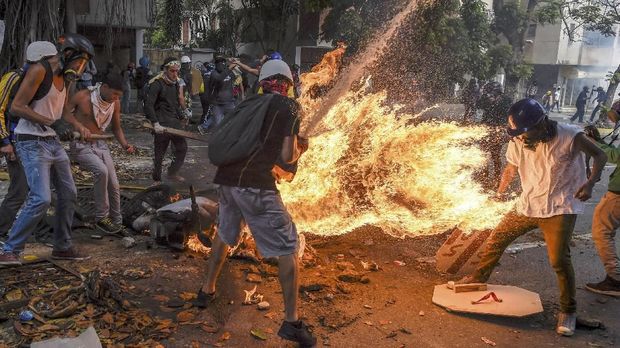 Foto Demonstran Venezuela Terbakar Raih Penghargaan
