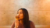 Makin Dewasa dan Cantik, Intip 10 Pose Aaliyah Massaid Ngemil Es Krim hingga Gulali