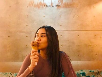 Makin Dewasa dan Cantik, Intip 10 Pose Aaliyah Massaid Ngemil Es Krim hingga Gulali