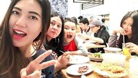 Mengintip Keseruan Via Vallen Saat Makan Bersama Keluarga