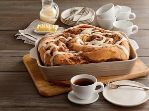 Wow, Toko Roti Ini Pecahkan Rekor dengan Ciptakan Cinnamon Roll Setengah Ton Wow, Toko Roti Ini Pecahkan Rekor dengan Ciptakan Cinnamon Roll Setengah Ton