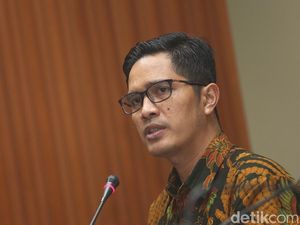Usai Serahkan Diri, Wali Kota Blitar Diperiksa Intensif KPK Usai Serahkan Diri, Wali Kota Blitar Diperiksa Intensif KPK