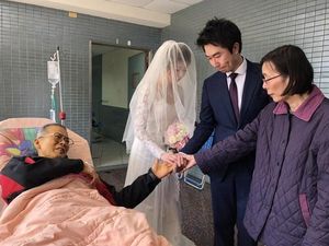 Haru! Sakit Keras dan Terbaring di RS, Ayah Ini Jadi Saksi Putrinya Menikah