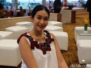 Hamil Enam Bulan, Happy Salma Tetap Fit Bekerja Hamil Enam Bulan, Happy Salma Tetap Fit Bekerja