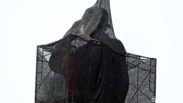 Patung Sudirman yang Bolong Diperbaiki
