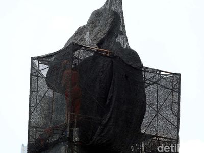 Patung Sudirman yang Bolong Diperbaiki
