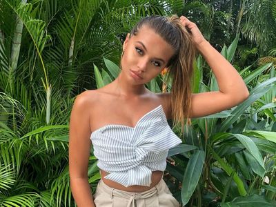 Ini Sofia, Selebgram Cantik Mirip Gigi Hadid di Video Klip Zayn Malik