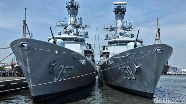 KRI Bung Tomo dan KRI John Lie Perkuat Perairan Barat Indonesia