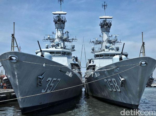 KRI Bung Tomo dan KRI John Lie Perkuat Perairan Barat Indonesia