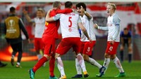 Skor tersebut bertahan hingga laga usai. Salzburg pun berhak lolos ke semifinal dengan agregat 6-5. Foto: Leonhard Foeger/Reuters