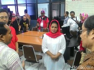 Kunjungi Pabrik Sepatu di Jombang, Puti Ingin Berdayakan UMKM Kunjungi Pabrik Sepatu di Jombang, Puti Ingin Berdayakan UMKM