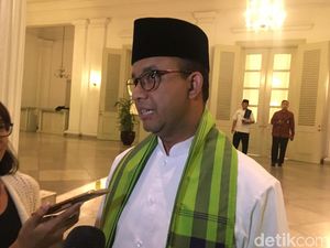 Anies Salut pada Alpin Sekolah Naik KRL Parungpanjang-Tn Abang Anies Salut pada Alpin Sekolah Naik KRL Parungpanjang-Tn Abang