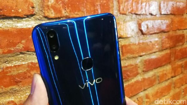 Vivo V9 Berbalut warna Biru yang Menggoda