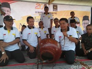 Di Pati, Presiden PKS Resmikan Gardu Khidmat Di Pati, Presiden PKS Resmikan Gardu Khidmat
