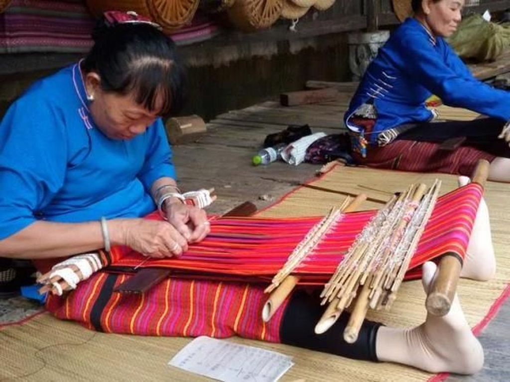 Menengok Tradisi Suku Li dan Miaw di Pulau Hainan China Menengok Tradisi Suku Li dan Miaw di Pulau Hainan China
