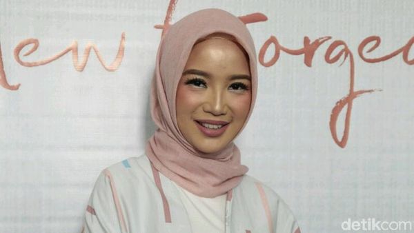 Semringahnya Chacha Frederica yang Kini Mantap Berhijab