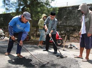 Hujan Bikin Jalan di Banyuwangi Rusak, Ini Langkah Bupati Anas Hujan Bikin Jalan di Banyuwangi Rusak, Ini Langkah Bupati Anas