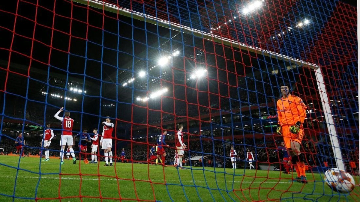 Arsenal bermain imbang 2-2 dengan CSKA Moskow meski lebih dulu tertinggal dua gol (Foto: Grigory Dukor/Reuters)