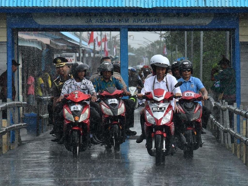 Jokowi Naik Motor Listrik, Produsen Motor Langsung Melirik Papua Jokowi Naik Motor Listrik, Produsen Motor Langsung Melirik Papua