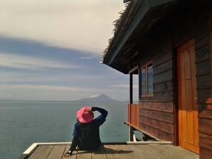 Menyendiri di Halmahera Barat