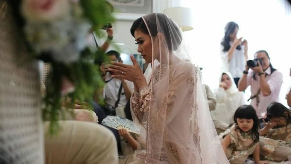 Intip Prosesi Pengajian Jelang Pernikahan Syahnaz