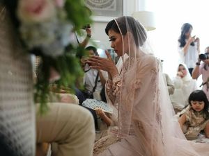 Intip Prosesi Pengajian Jelang Pernikahan Syahnaz