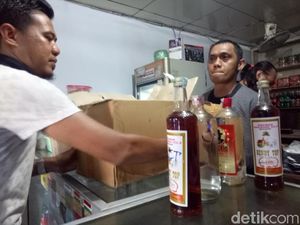 Polisi Sita Ribuan Miras Tak Berizin dan Kedaluwarsa di Makassar