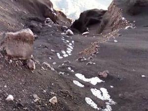 Pakar Geologi: Lapisan Es di Puncak Semeru Fenomena Umum