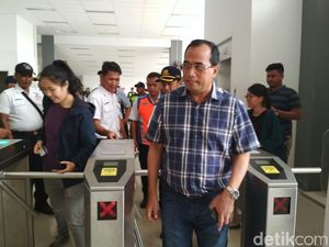 3 Jurus Menhub Benahi Horor Penumpukan Penumpang di Stasiun Duri 3 Jurus Menhub Benahi Horor Penumpukan Penumpang di Stasiun Duri