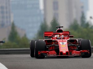 Vettel Pole, Ferrari Start 1-2
