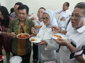 Jamin Tak Ada Cacing Lagi, Kepala BPOM Santap Makarel Kaleng di Pabrik Jamin Tak Ada Cacing Lagi, Kepala BPOM Santap Makarel Kaleng di Pabrik