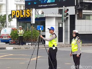 Polisi Selesai Olah TKP Model Tabrak Driver Ojek Online di Harmoni