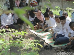 Libur Kampanye, Emil Ziarah ke Makam Leluhur