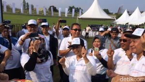 Jempol Digoyang, Rini Joget Dangdut Bareng Direksi BUMN