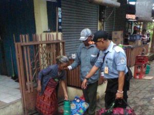 Pasutri NTT Nekat Minta KIS ke Jokowi untuk Berobat Pasutri NTT Nekat Minta KIS ke Jokowi untuk Berobat