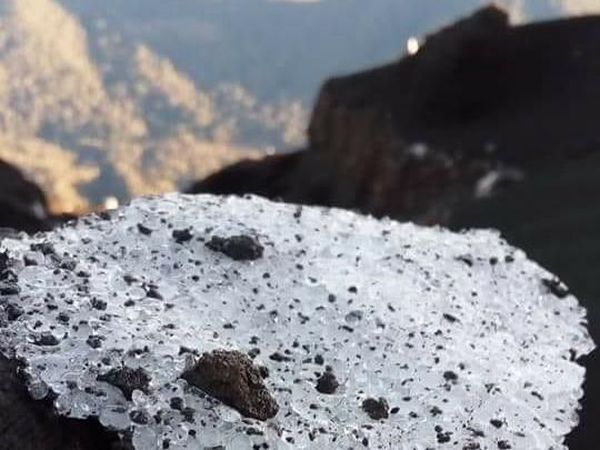 Foto: Lapisan Es Langka di Mahameru yang Viral