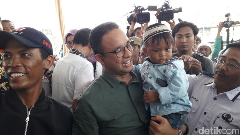 Anies Bicara Keadilan, Warga Kampung Akuarium Teriak Ganti Presiden Anies Bicara Keadilan, Warga Kampung Akuarium Teriak Ganti Presiden