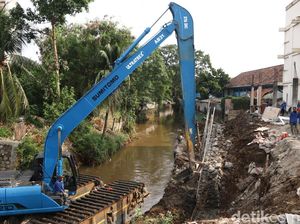 Pembuatan Turap di Tendean Square Dikebut